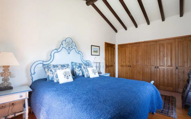 Rosa Estates The Farmhouse & Stables