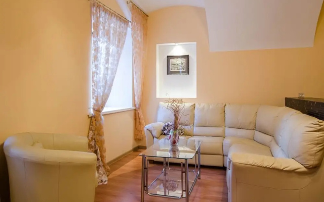 Emperoom Near Summer Garden Apartments