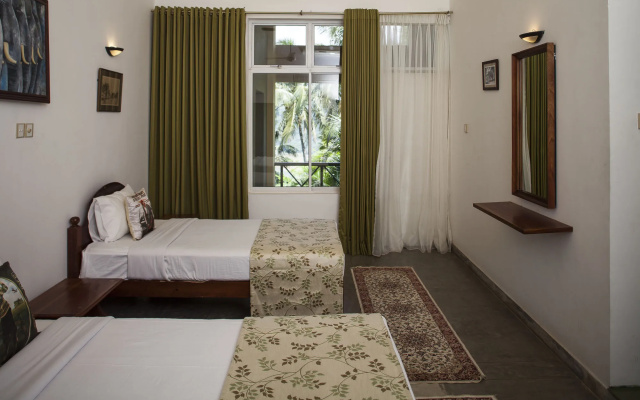 The Albatross, Kandy