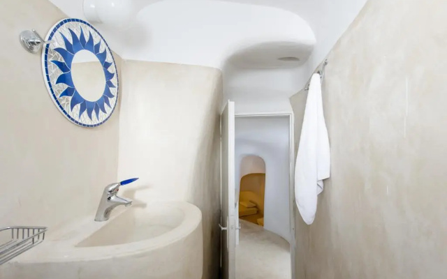 Cave Agapi Oia