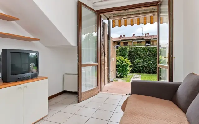 Vibrant Holiday Home in Lazise with Swimming Pool near 2 Lakes