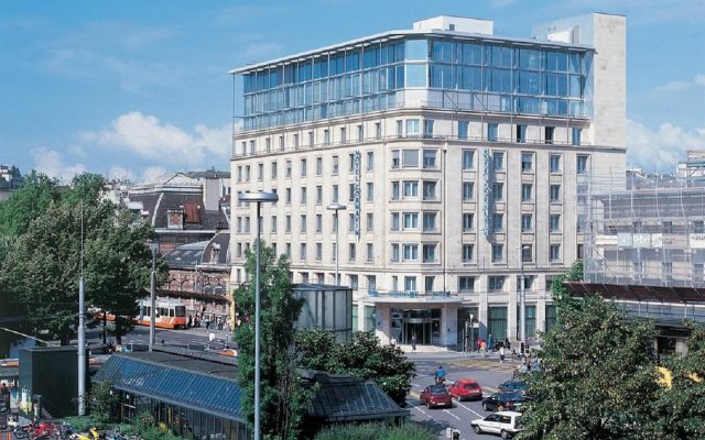 Отель Cornavin Швейцария, Женева - 4 отзыва об отеле, цены и фото номеров - забронировать отель Cornavin онлайн вид на фасад