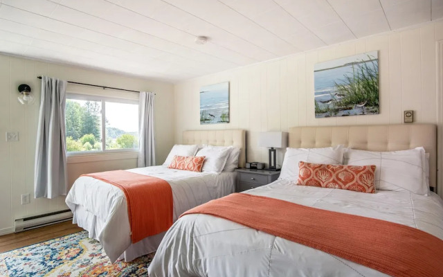 Friars Bay Inn & Cottages