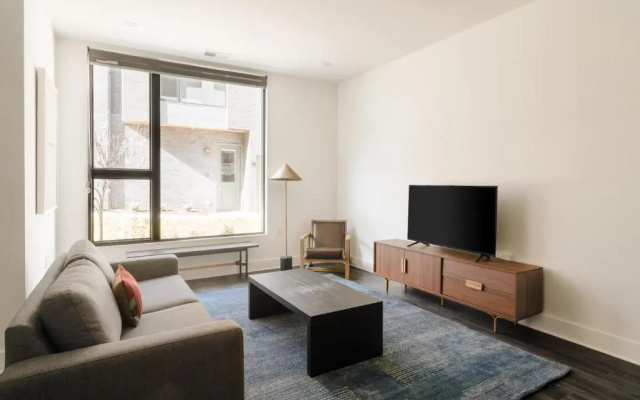 The Grove by AvantStay – Stylish Group Stay with Private Bathrooms