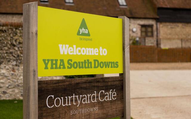 Отель YHA South Downs вид на фасад