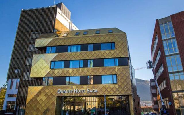 Quality Hotel Saga вид на фасад