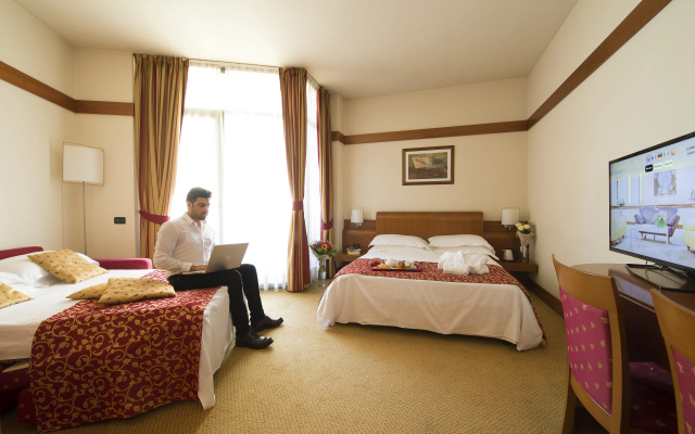 Hotel Re