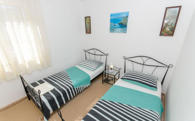 Apartment Lucija  - apartment with Pool: A1 Rogac, Island Solta