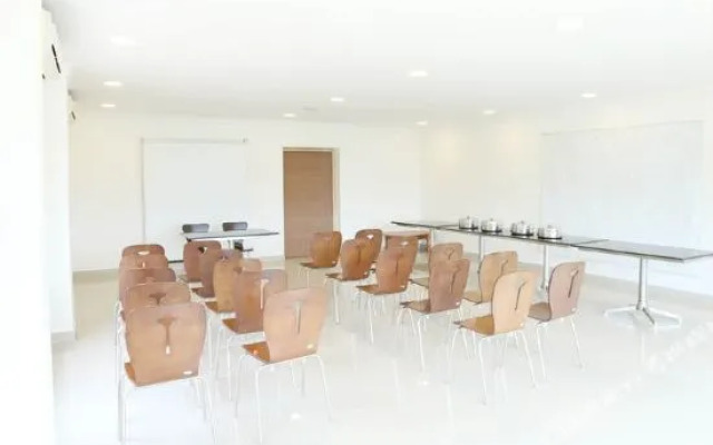 OYO 15723 Hotel Rishi Gardens