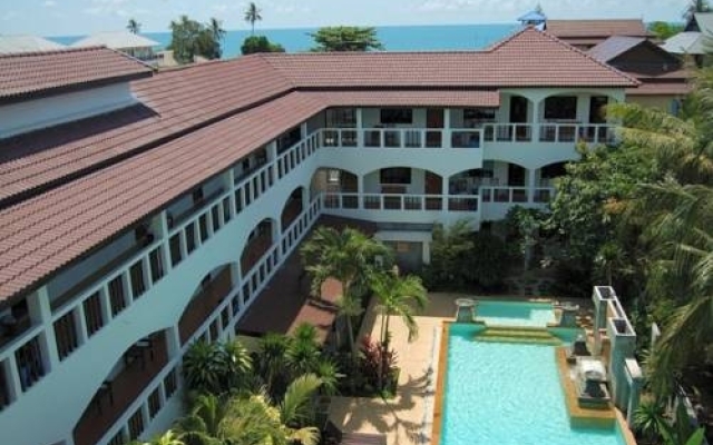 Holiday Park Hotel вид на фасад