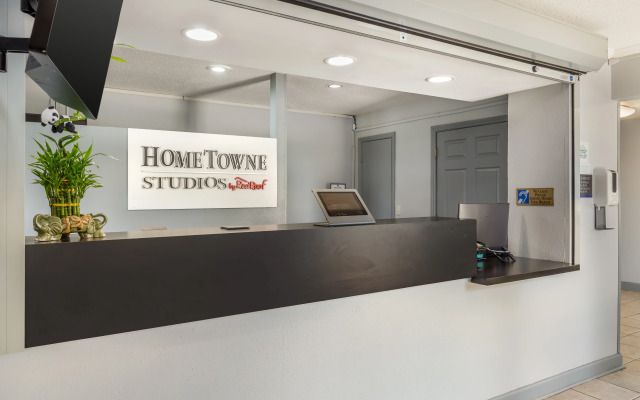 HomeTowne Studios & Suites by Red Roof Greensboro