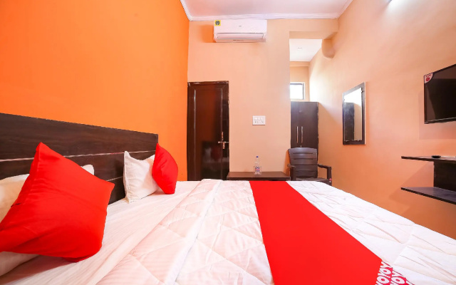 OYO 67451 Krishna Guest House