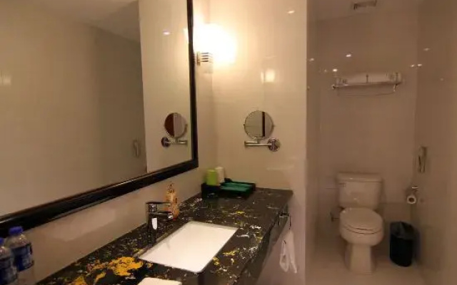 Four Seasons Guanghua Hotel