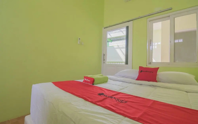 RedDoorz Syariah near Museum Wisma Karya Subang