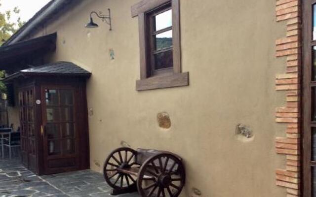 Отель Hostal D'escadarcs Альп вид на фасад