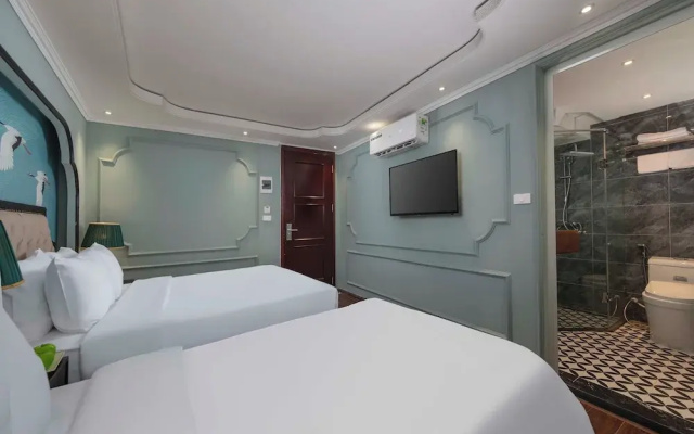 Amica Premier Hotel and Travel