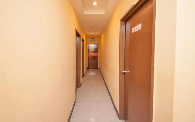 OYO 216 La Viva Hotel