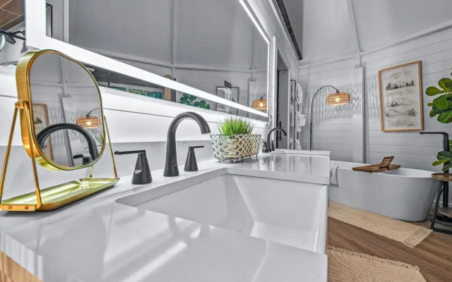 Dream Catcher 1 Bedroom Home by RedAwning
