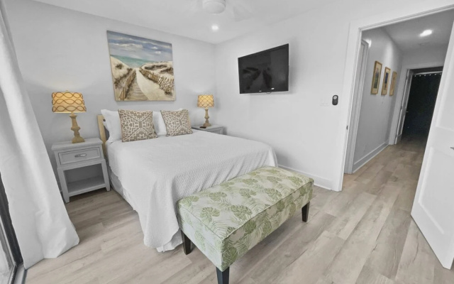 Seacrest - 6 - 2 Br townhouse by RedAwning
