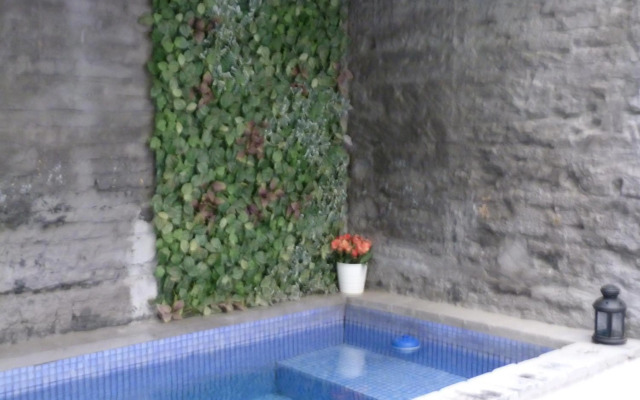 Pequeno Alojamiento con Mini Piscina - NO climatizada