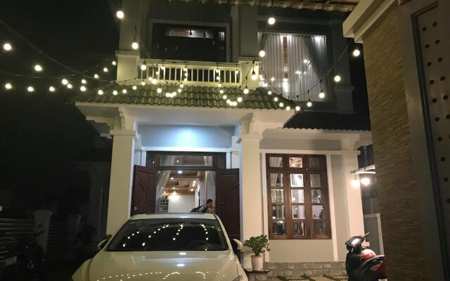 Отель Dalat CASA вид на фасад