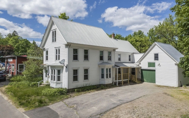 Gage Farmhouse Limit 6 2 Bedroom Apts by RedAwning