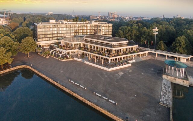 Отель Courtyard by Marriott Hannover Maschsee вид на фасад