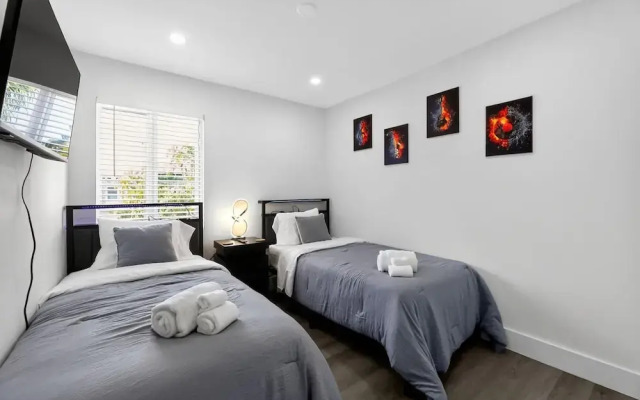 3-BDR Guitar House, Walk to Casino, located close to EVERYTHING