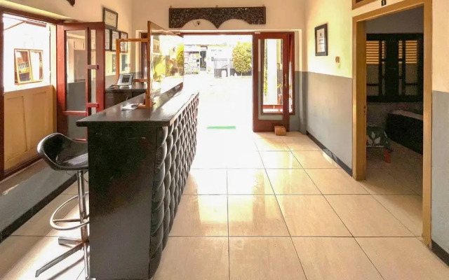 RedDoorz at Penginapan Garuda Batu