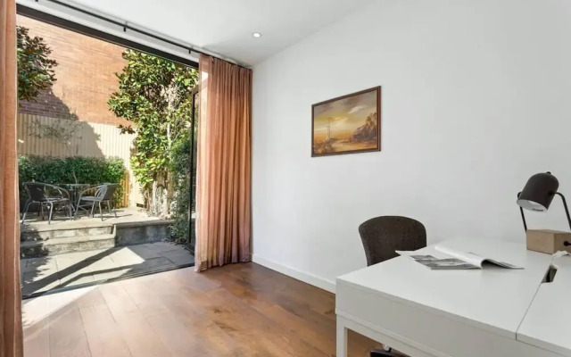 Traditional 2-bed Terrace House in Millers Point