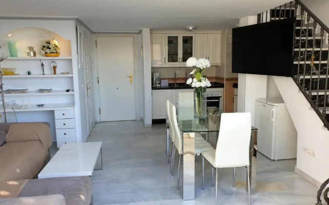 Skol 508 West Facing Duplex Apartment with Amazing Sea Views