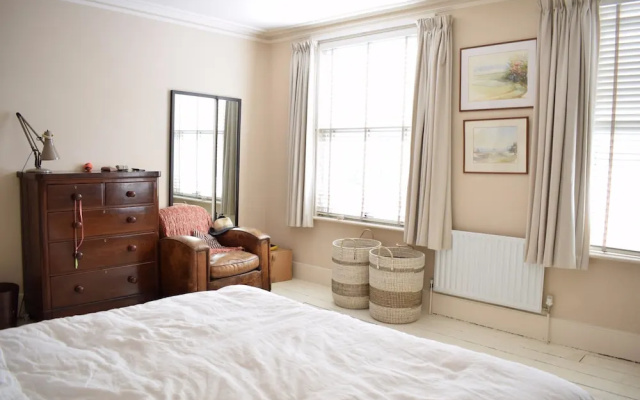 2 Bedroom Family Home in Hammersmith