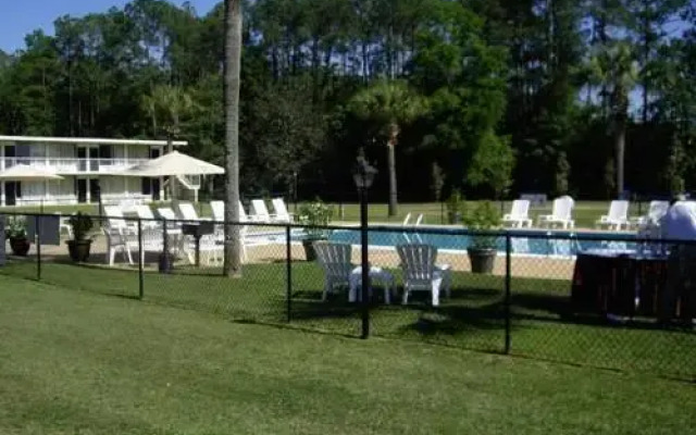 Charter House Inn