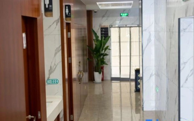 Wan W Xin Hotel (Shanghai Wujiaochang Changhai Hospital)