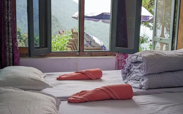 Falcon Homestay