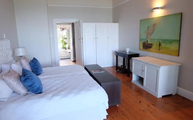 11 Westcliff Rentals