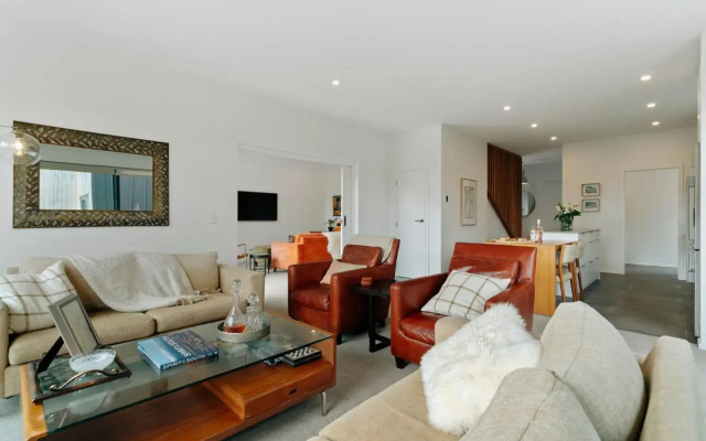 Jacks Point Family Retreat - Jacks Point Holiday Home