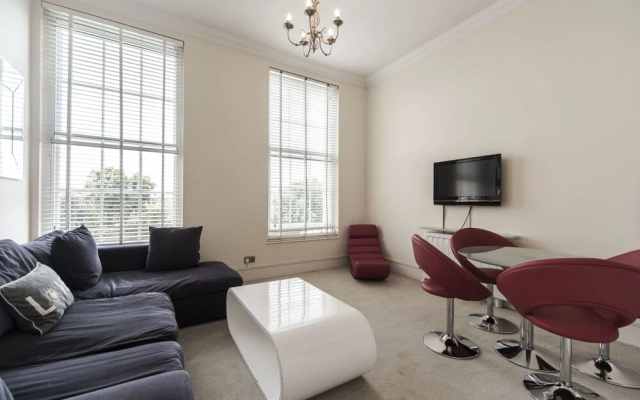 Richmond Riverside Apartment