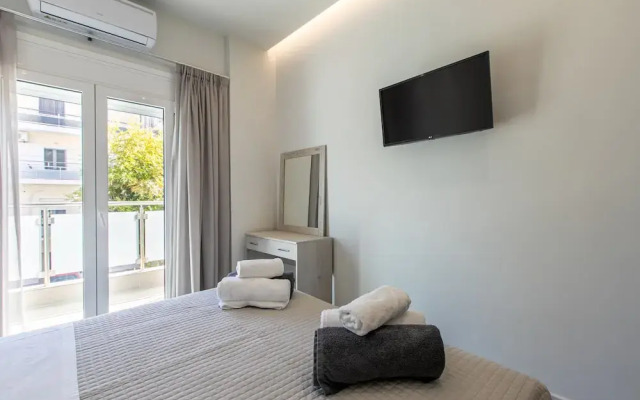 Neaira city apartment near the beach
