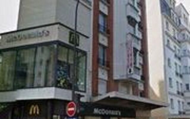 Отель Hôtel De La Comète Париж вид на фасад
