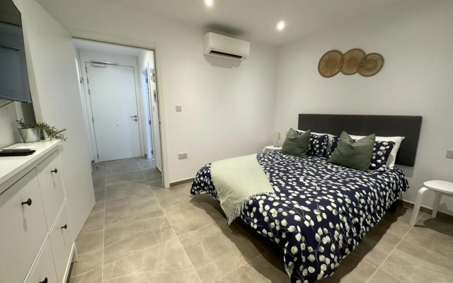 Brand New - Massive Studio - E1 - Self Catering