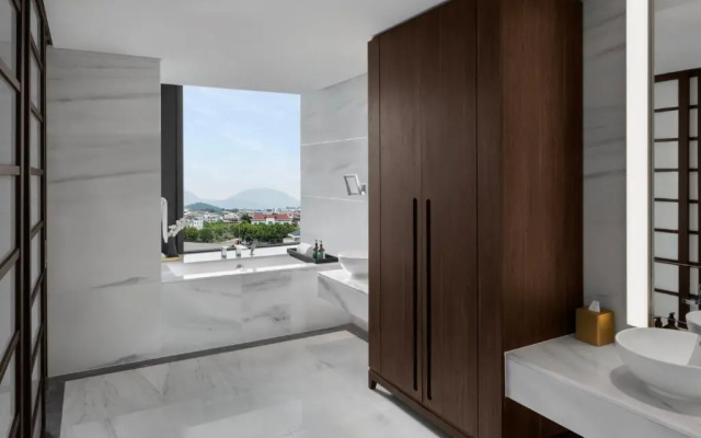 Crowne Plaza Vinh Yen City Centre by IHG