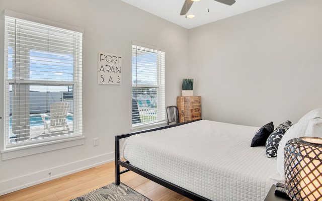 The White House by Silver Sands Vacation Rentals