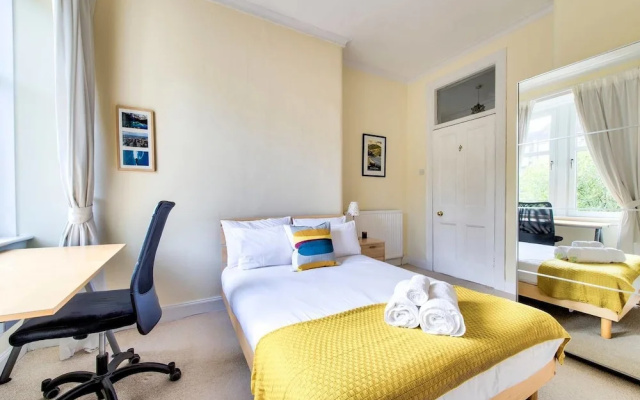 Naturally Well-lit and Intimate 2-bedroom West End Apt