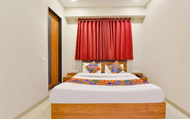 Fabhotel Happinex