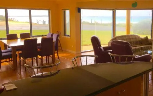 Horizons Beachfront Apartment