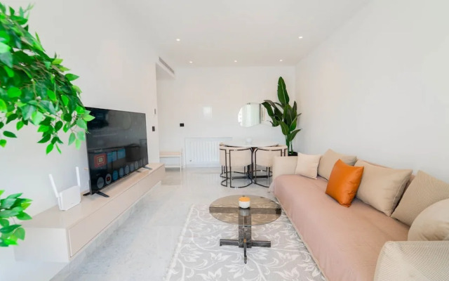 New 2BR Sunny Balcony Jardins Carthage