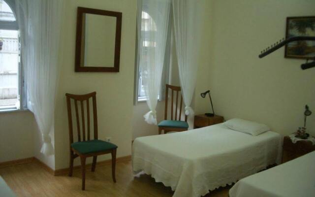 Отель Low Cost Rooms комната для гостей