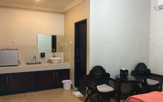Crown Hotel