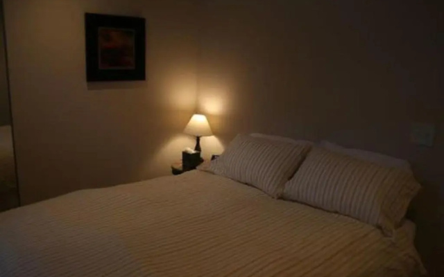 Roscoe Village Guesthouse